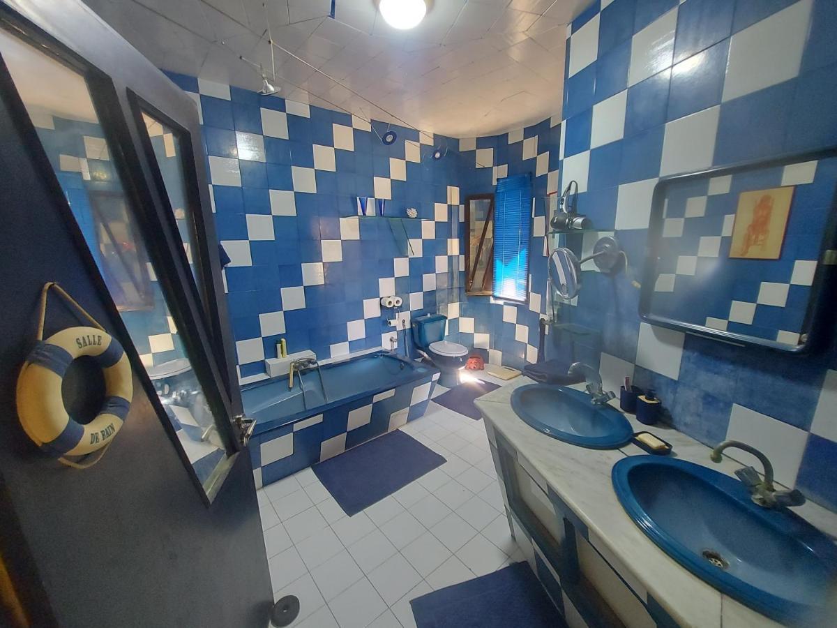 Dar Hamadi بن جامع A & Its Swimming Pool, Looking For Artists In * Tunis